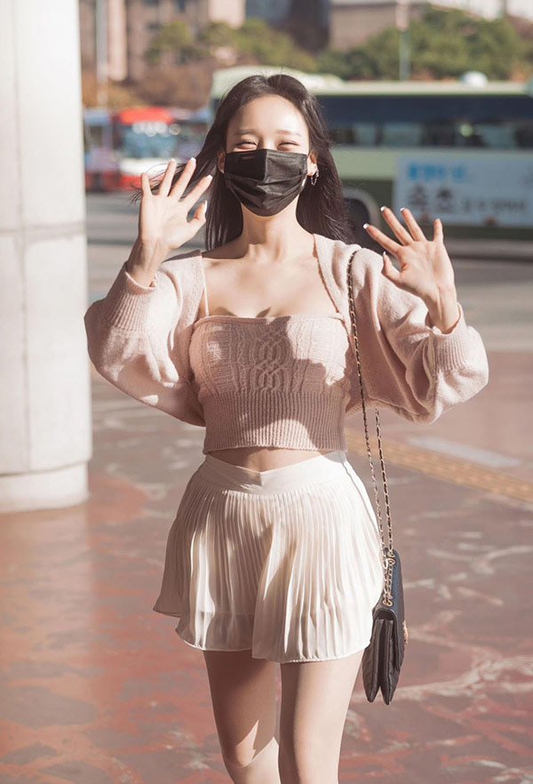娇艳小美女Bada红浴缸湿身挑逗福利图